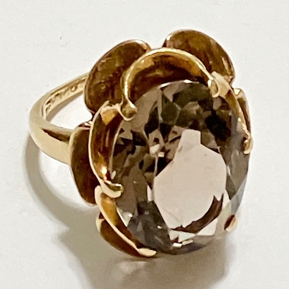 Vintage Jewelry - Ring - 14k Gold with Oval Smoky Topaz